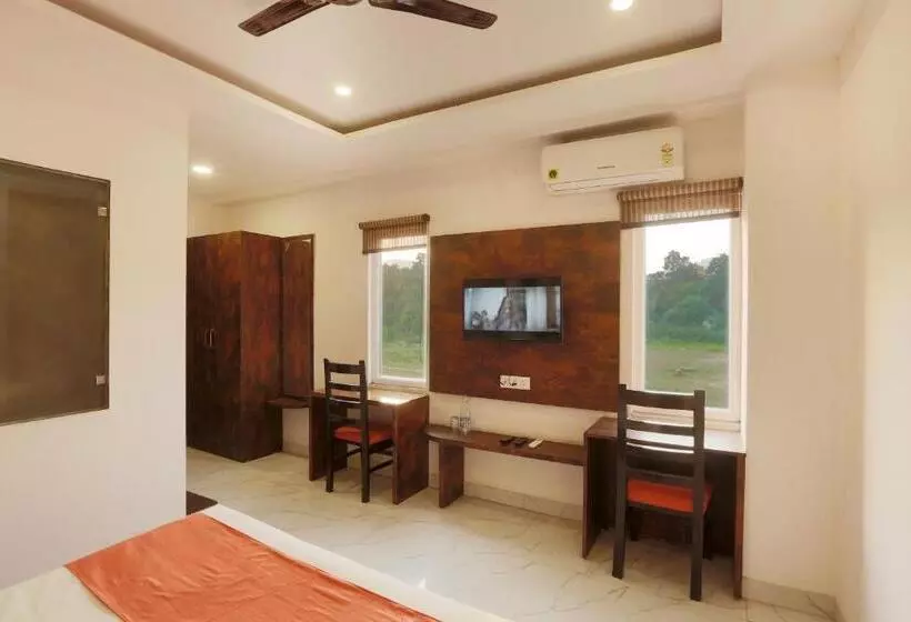 هتل Shoolin Suites By Delight Stay