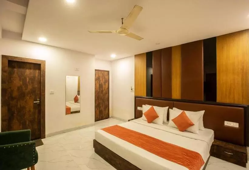 هتل Shoolin Suites By Delight Stay
