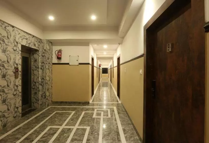 هتل Shoolin Suites By Delight Stay