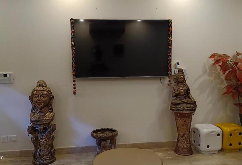 בית מלון כפרי Unitech Cyber Park Gurgaon