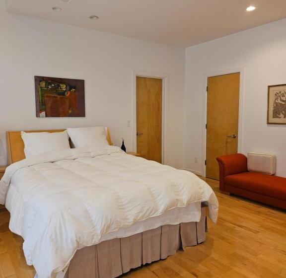 膳宿费 Beautiful Lake Front House