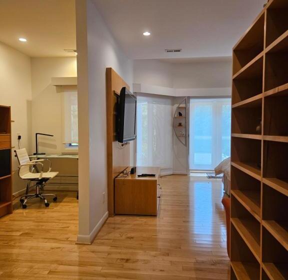 膳宿费 Beautiful Lake Front House