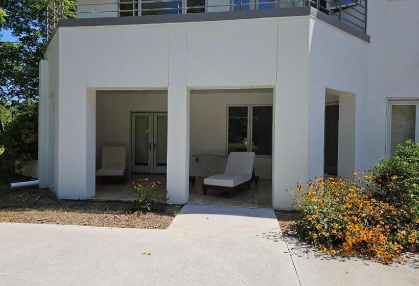 膳宿费 Beautiful Lake Front House