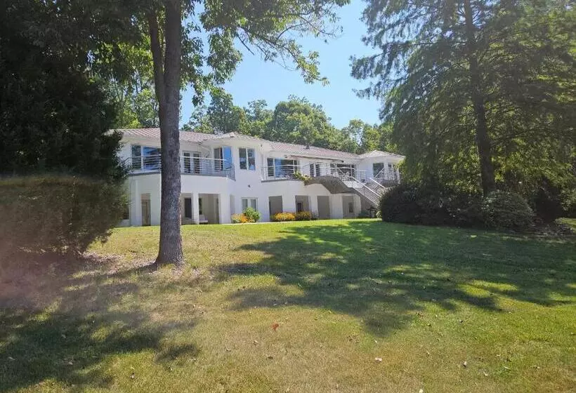 ペンション Beautiful Lake Front House