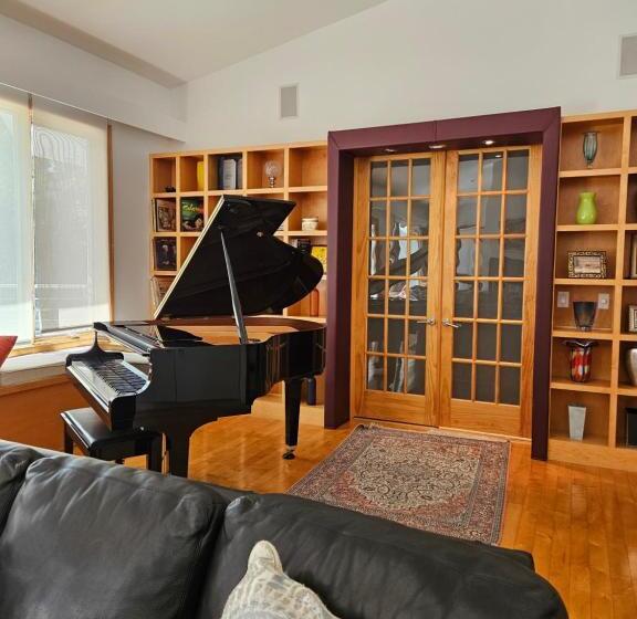 膳宿费 Beautiful Lake Front House