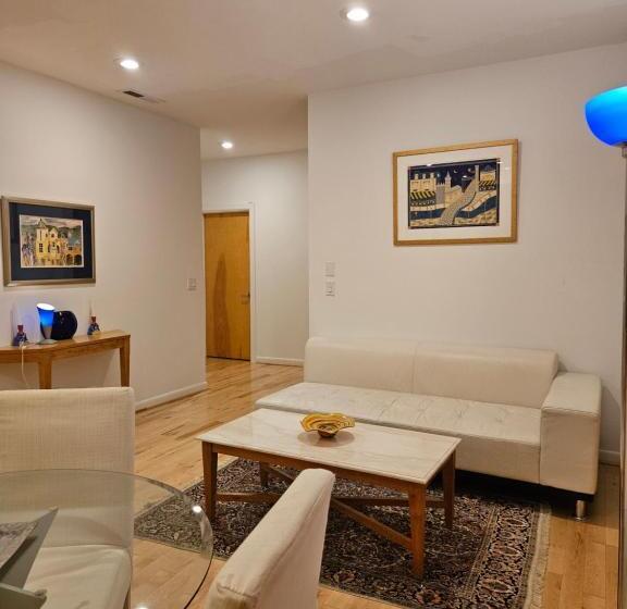 膳宿费 Beautiful Lake Front House