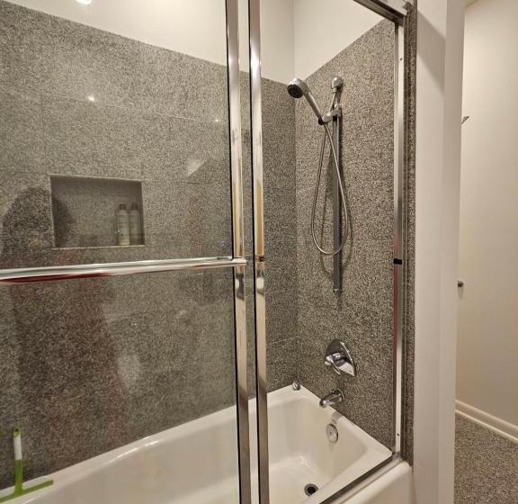 膳宿费 Beautiful Lake Front House