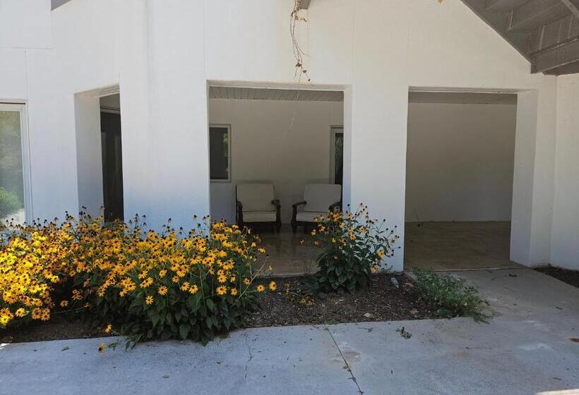 膳宿费 Beautiful Lake Front House