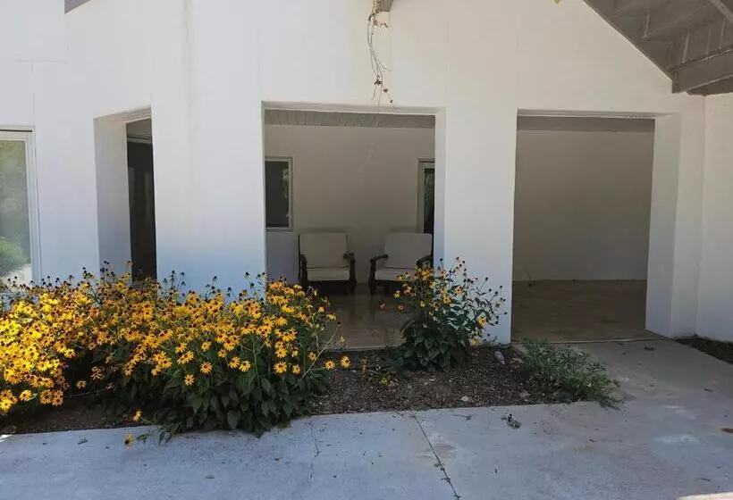 ペンション Beautiful Lake Front House