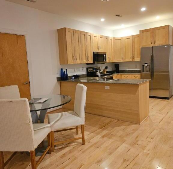 膳宿费 Beautiful Lake Front House