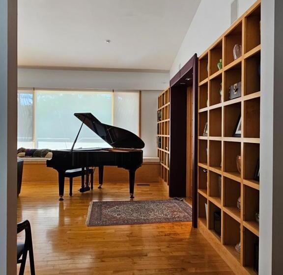 膳宿费 Beautiful Lake Front House