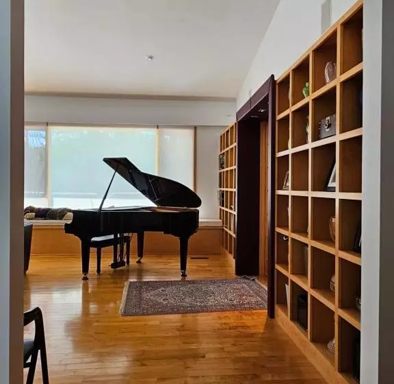 ペンション Beautiful Lake Front House
