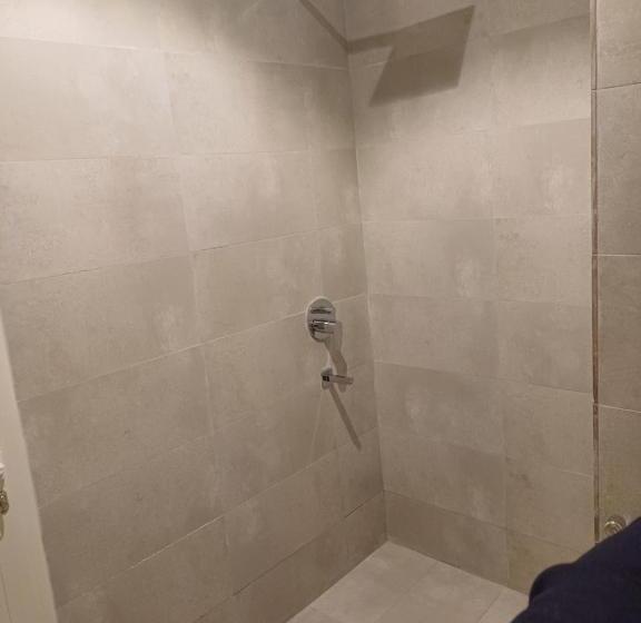 فندق الزوين   Alzuwain