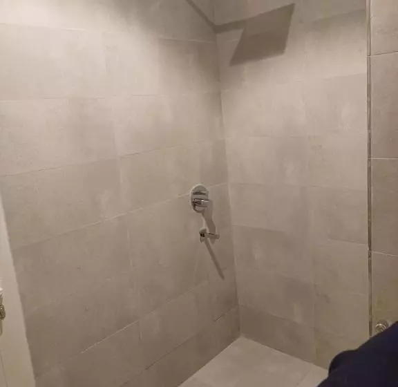 فندق الزوين   Alzuwain