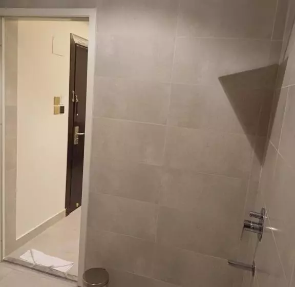 فندق الزوين   Alzuwain