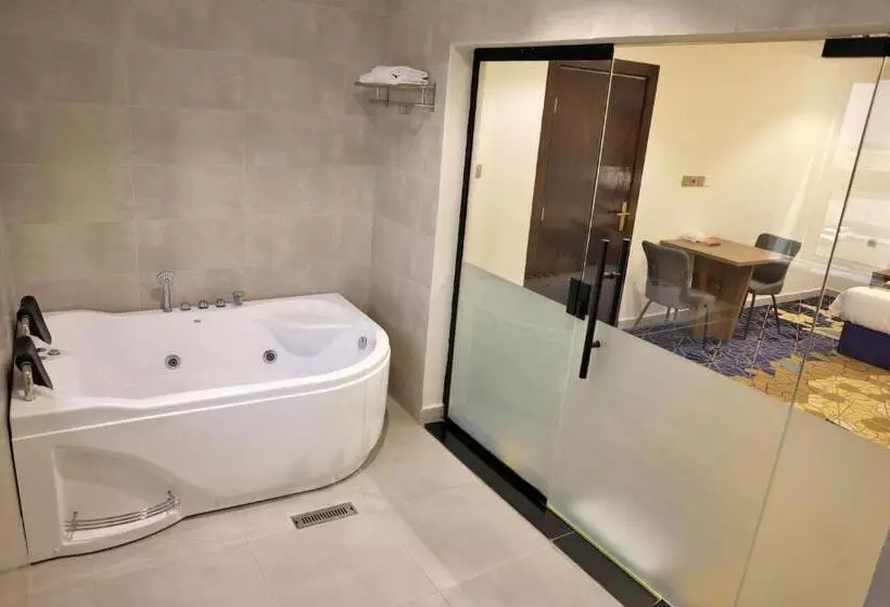 فندق الزوين   Alzuwain