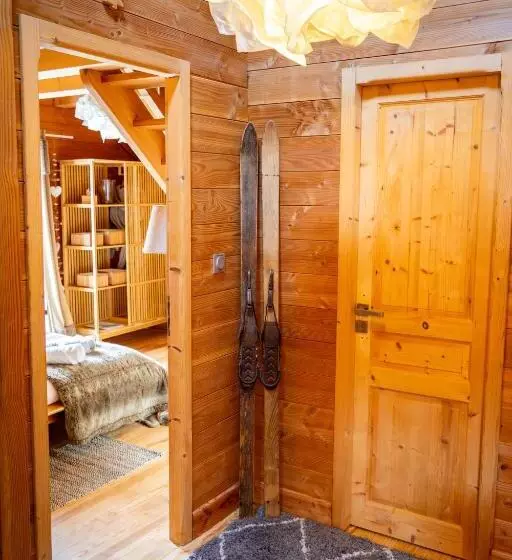 ベッドアンドブレックファースト Chambres Et Table D Hôtes Au Chalet Datcha