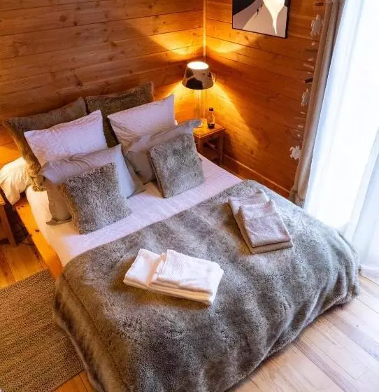 ベッドアンドブレックファースト Chambres Et Table D Hôtes Au Chalet Datcha