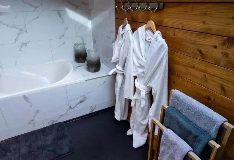 ベッドアンドブレックファースト Chambres Et Table D Hôtes Au Chalet Datcha