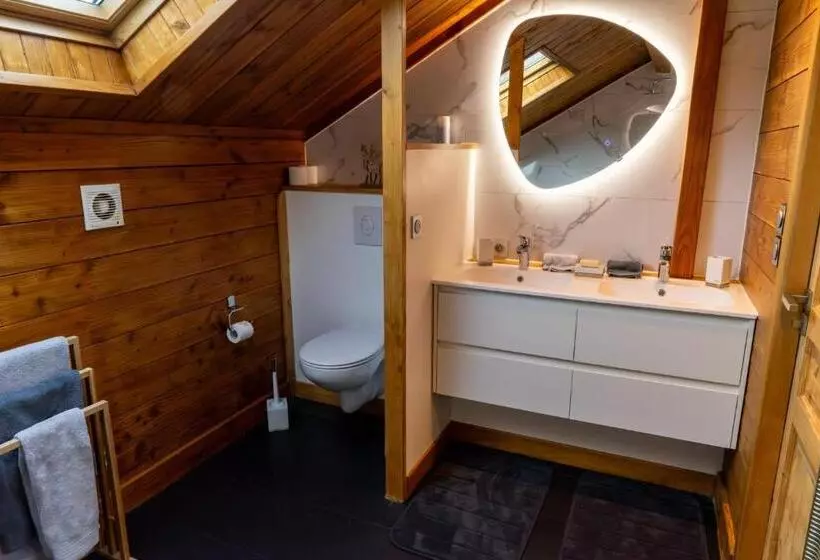 ベッドアンドブレックファースト Chambres Et Table D Hôtes Au Chalet Datcha