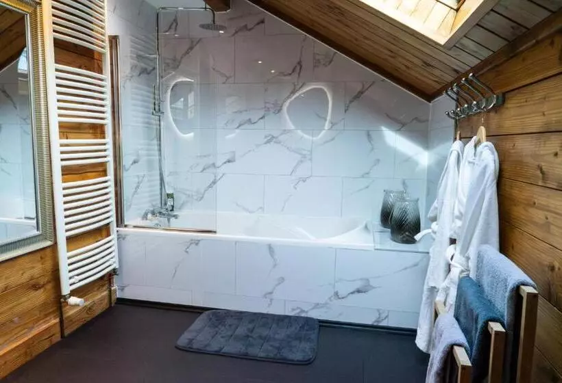 ベッドアンドブレックファースト Chambres Et Table D Hôtes Au Chalet Datcha