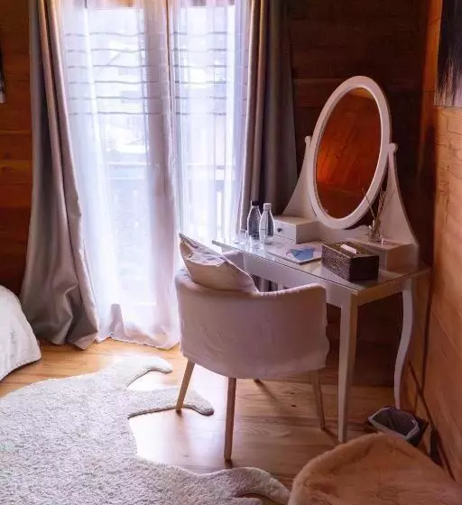 ベッドアンドブレックファースト Chambres Et Table D Hôtes Au Chalet Datcha