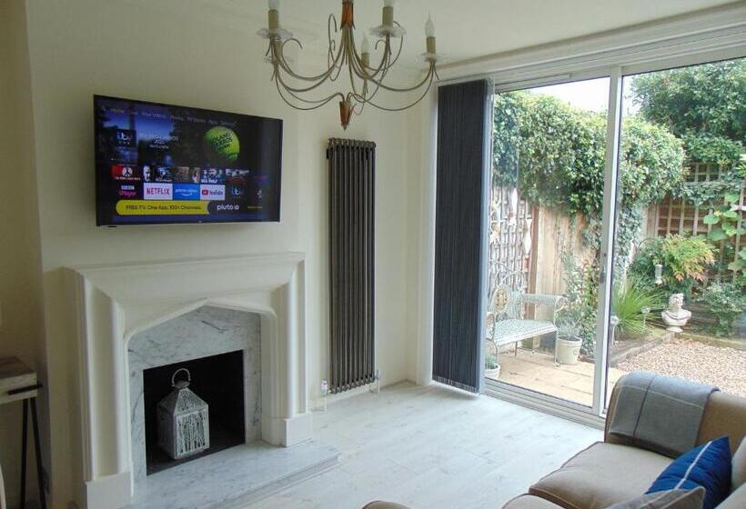 تختخواب و صبحانه Whitstable Lets