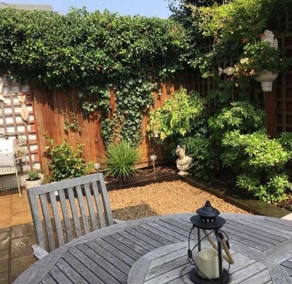 تختخواب و صبحانه Whitstable Lets