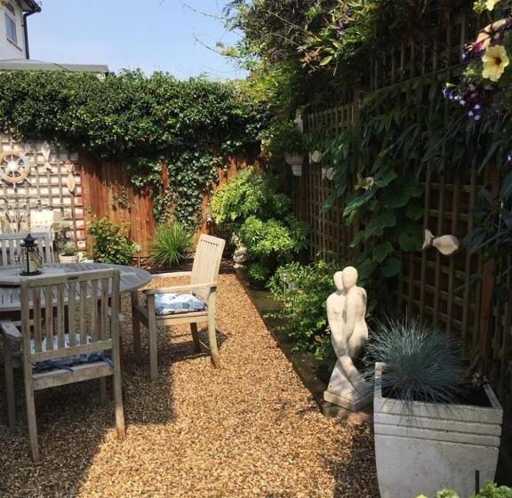 تختخواب و صبحانه Whitstable Lets