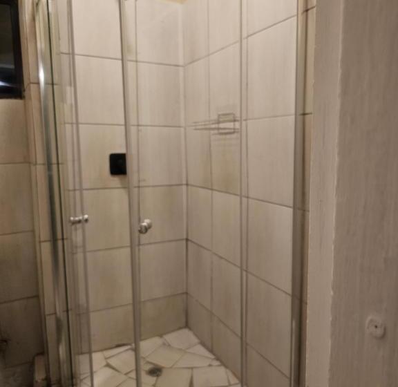 Bed and Breakfast Yello Guest House Ce2