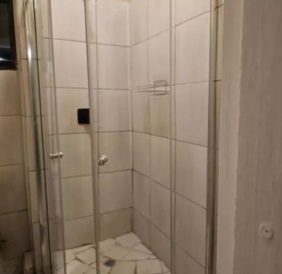 Aamiaismajoitus (B&B) Yello Guest House Ce2