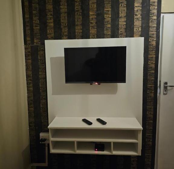 Bed and Breakfast Yello Guest House Ce2