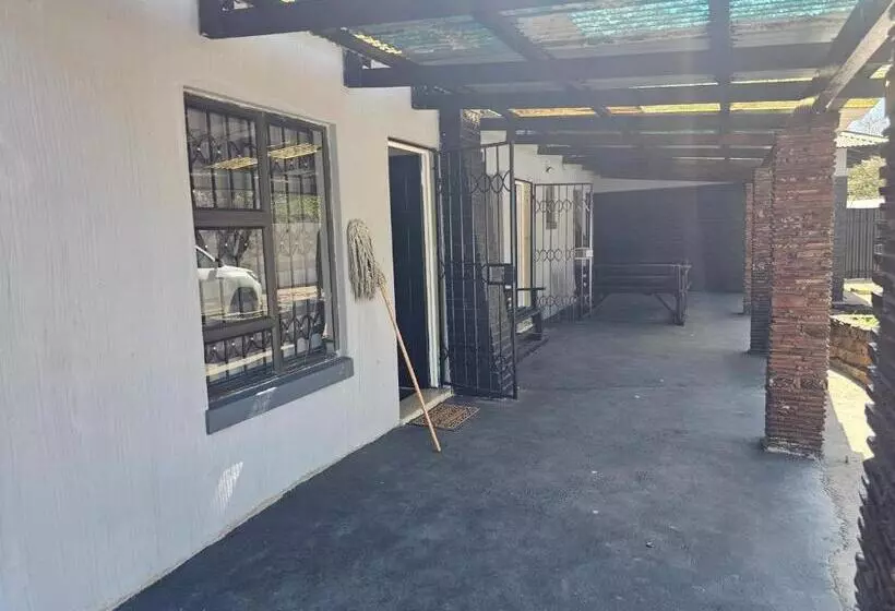 Aamiaismajoitus (B&B) Yello Guest House Ce2