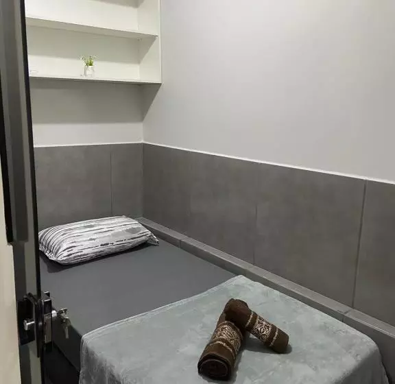 カプセルホテル Phos Hostel