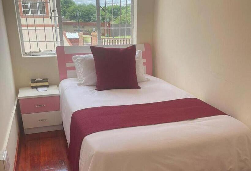 בית מלון כפרי Lily Park Themepark