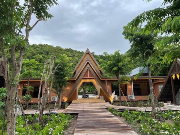 בית מלון כפרי Ptes Lory