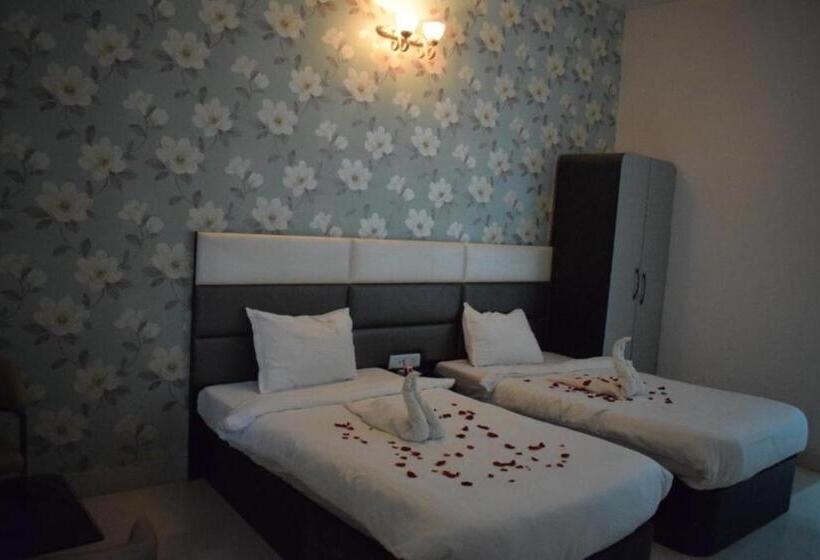 Отель The Hills, Ambikapur