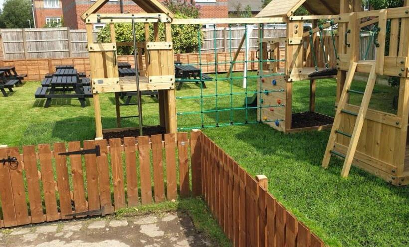 בית מלון כפרי Ye Olde Original Withy Trees