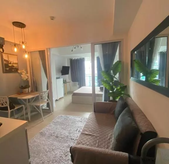 ペンション Condo Azure Staycation In Paranaque Beach View
