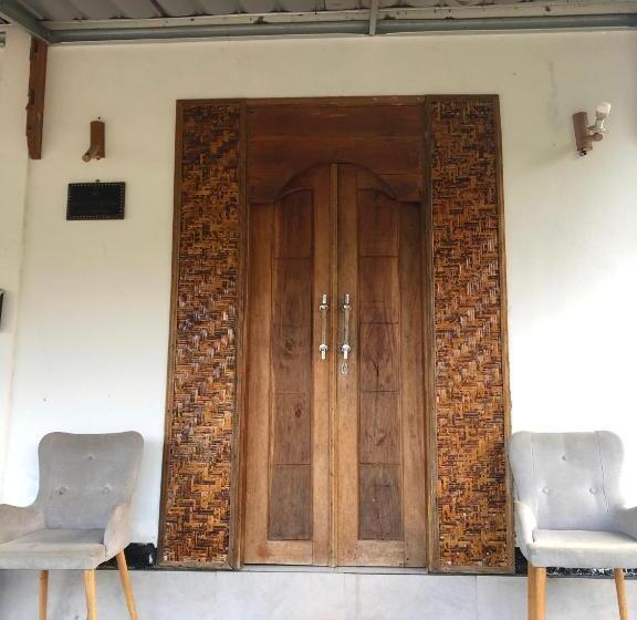 Pensió Rara Guest House