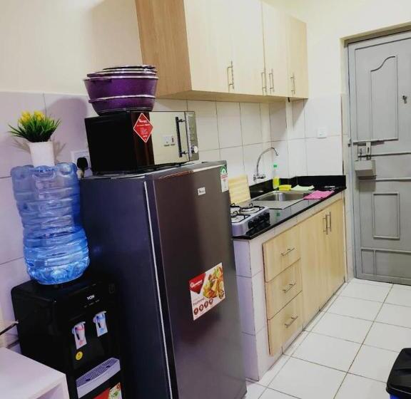 تختخواب و صبحانه Royalties