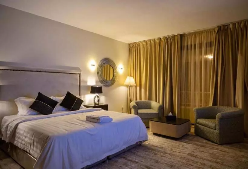 Ghodran Hotel And Resort