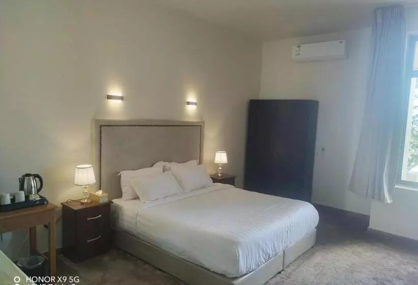 Ghodran Hotel And Resort
