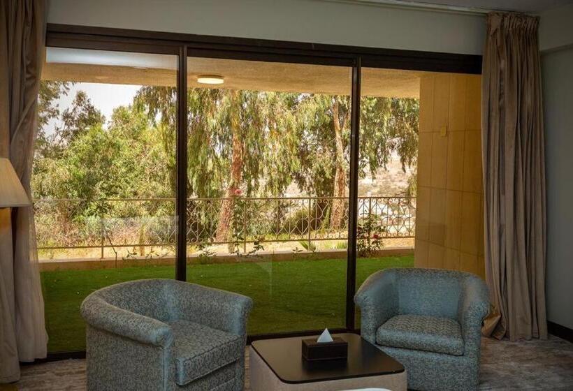 Ghodran Hotel And Resort