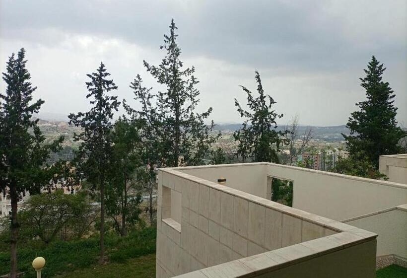 Ghodran Hotel And Resort