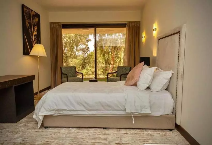 Ghodran Hotel And Resort