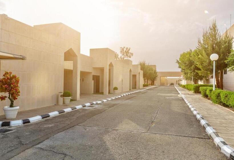 Ghodran Hotel And Resort