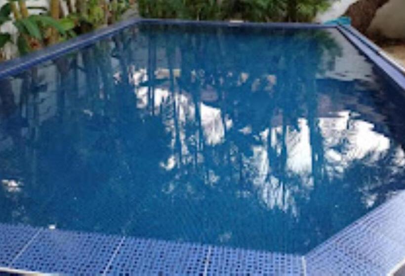 בית מלון כפרי Aqualura, Goa