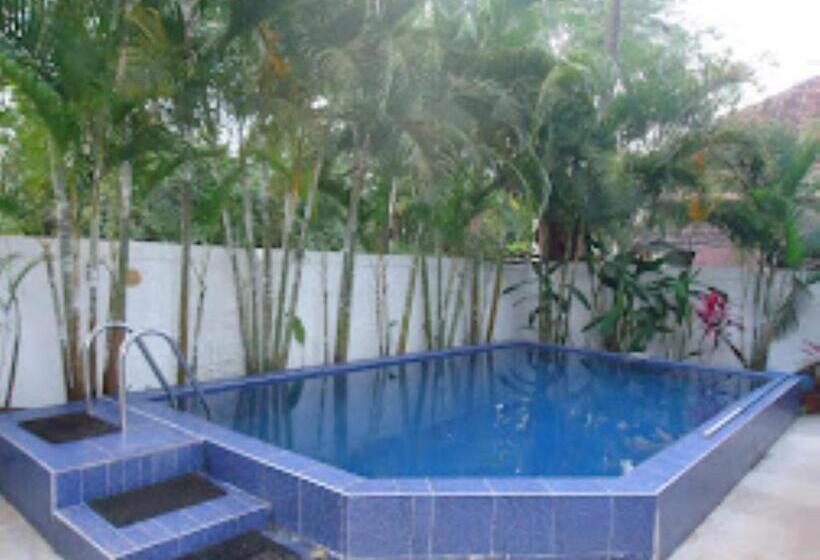 בית מלון כפרי Aqualura, Goa