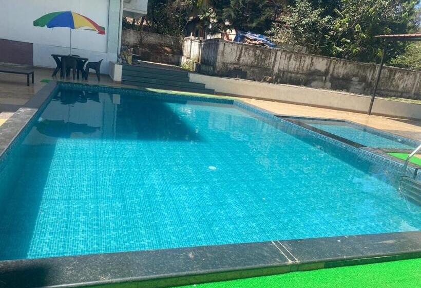 בית מלון כפרי Aqualura, Goa